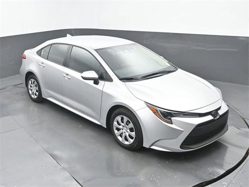 Used 2025 Toyota Corolla LE image 27
