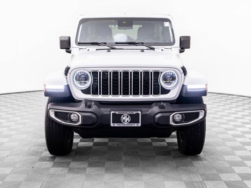 Used 2024 Jeep Wrangler Unlimited Sahara AWD/4WD image 10