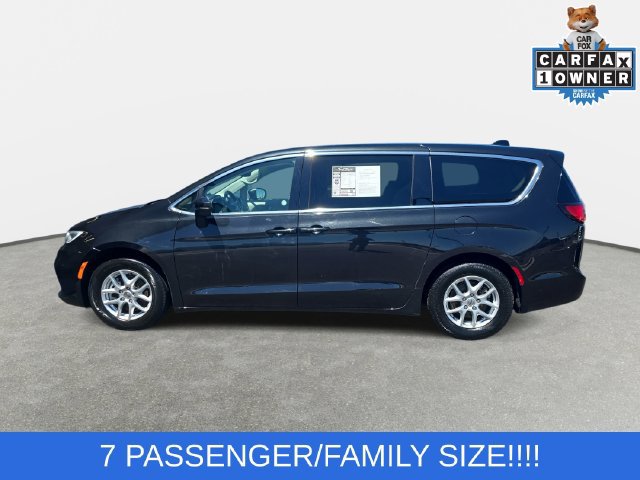 Used 2023 Chrysler Pacifica Touring-L FWD image 8