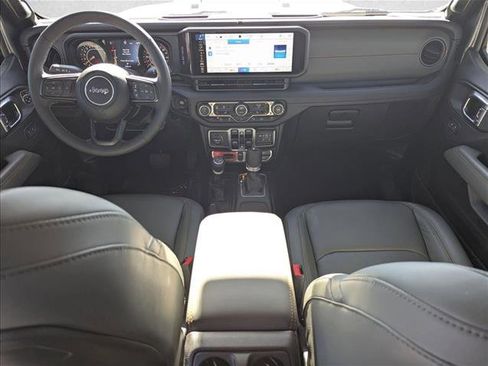 Used 2025 Jeep Gladiator Mojave image 16