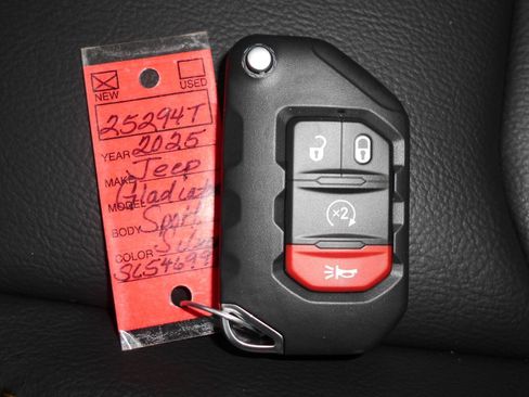 New 2025 Jeep Gladiator Sport image 9