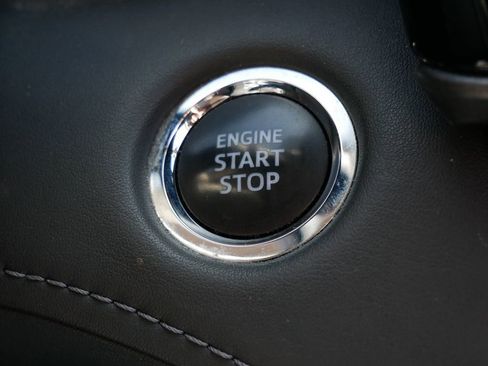 Used 2023 Toyota Highlander XLE AWD/4WD image 23