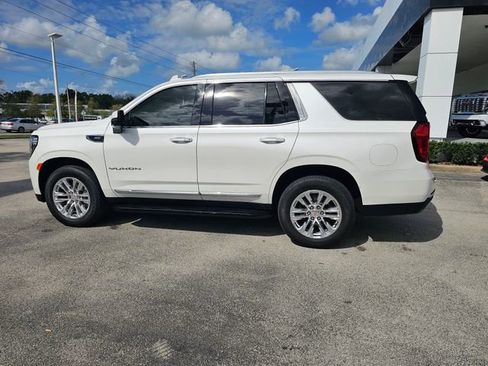 Used 2021 GMC Yukon SLT w/ SLT Premium Package image 2