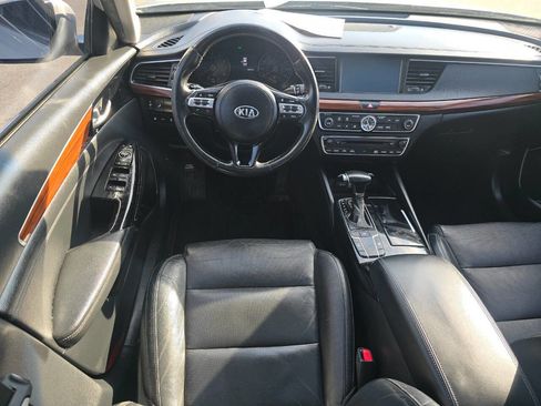 Used 2017 Kia Cadenza Premium w/ Luxury Package image 10