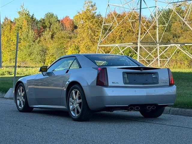 Used 2004 Cadillac XLR RWD image 13