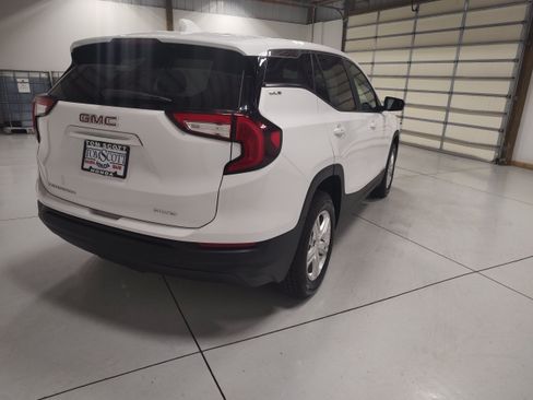Used 2024 GMC Terrain SLE AWD/4WD image 12