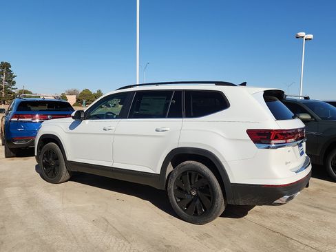 New 2026 Volkswagen Atlas SE image 4