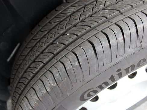 Used 2025 Ford Maverick XL w/ Equipment Group 102A AWD/4WD image 35