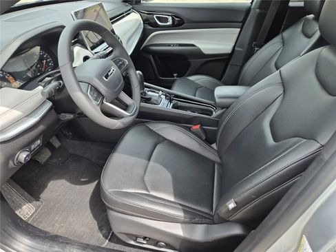 Certified 2025 Jeep Compass Limited AWD/4WD image 33
