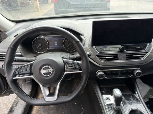 Used 2023 Nissan Altima 2.5 SV w/ SV Premium Package AWD/4WD image 4