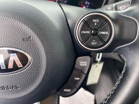 Used 2019 Kia Soul + image 11