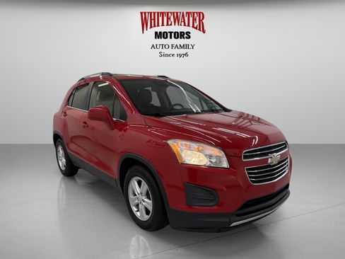 Used 2016 Chevrolet Trax LT w/ LT Sun and Sound Package FWD image 5