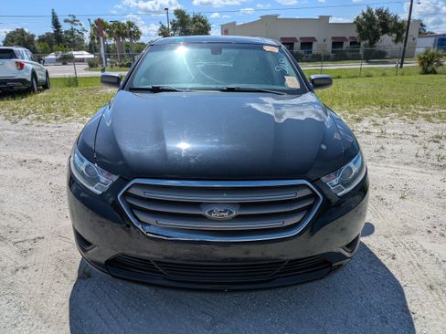 Used 2017 Ford Taurus SE FWD image 9