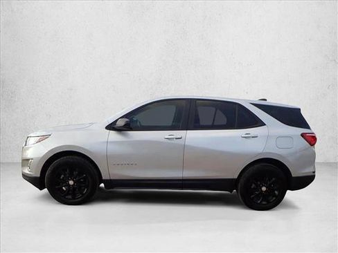 Used 2020 Chevrolet Equinox LS w/ LS Convenience Package image 2