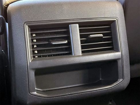 Used 2023 Volkswagen Atlas Cross Sport SE image 17