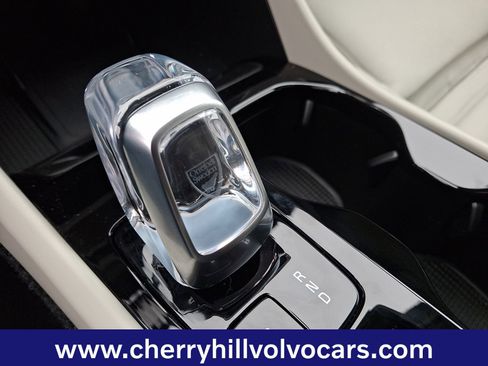 Certified 2026 Volvo XC40 B5 Ultra image 17