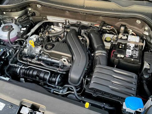 New 2025 Volkswagen Taos SE image 17