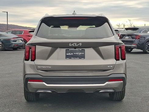 Certified 2025 Kia Sorento EX image 5