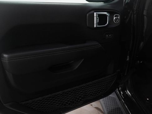 Used 2019 Jeep Wrangler Unlimited Sahara w/ Uconnect 4C Nav & Sound Group image 24