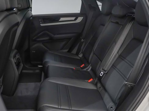 Certified 2025 Porsche Cayenne S image 18