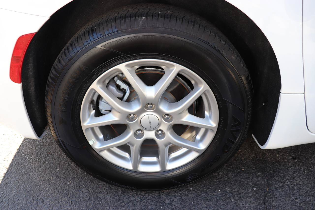 Used 2027 Chrysler Pacifica Select FWD image 63