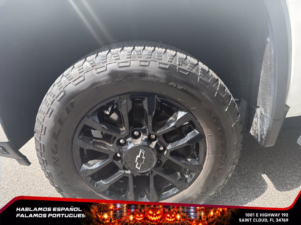 Used 2025 Chevrolet Silverado 2500 LTZ w/ LTZ Premium Package AWD/4WD image 11