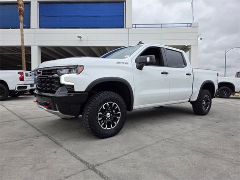 Used 2025 Chevrolet Silverado 1500 ZR2 w/ Technology Package image 2