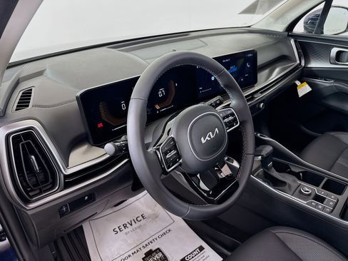 Used 2025 Kia Sorento S w/ Panoramic Sunroof Package FWD image 9