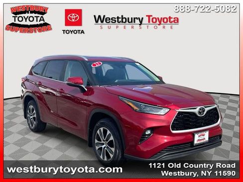 Used 2023 Toyota Highlander XLE AWD/4WD image 1
