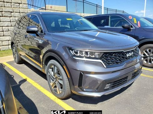 Certified 2023 Kia Sorento EX image 1