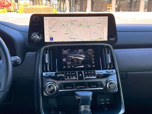 Used 2025 Lexus LX 600 4WD w/ Accessory Package (Z1) image 7