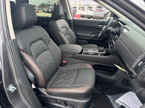 New 2026 Nissan Pathfinder Platinum AWD/4WD image 14