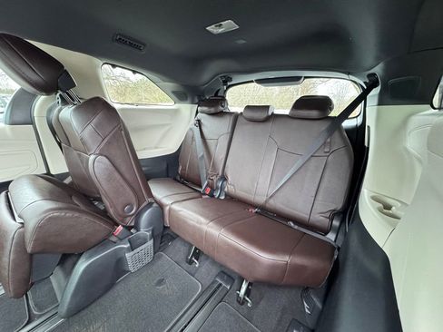 Certified 2021 Toyota Sienna Platinum image 19
