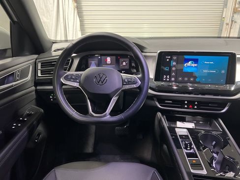 Used 2025 Volkswagen Atlas Cross Sport SE image 18
