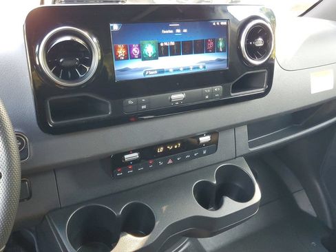 Used 2025 Mercedes-Benz Sprinter 2500 image 24