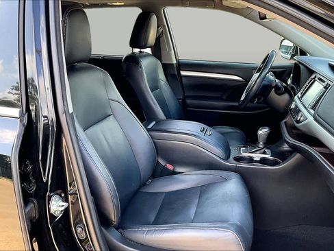 Used 2018 Toyota Highlander XLE FWD image 9