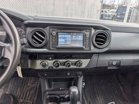 Used 2016 Toyota Tacoma SR image 3