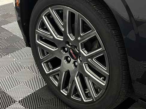 Used 2025 GMC Yukon Denali Ultimate AWD/4WD image 12