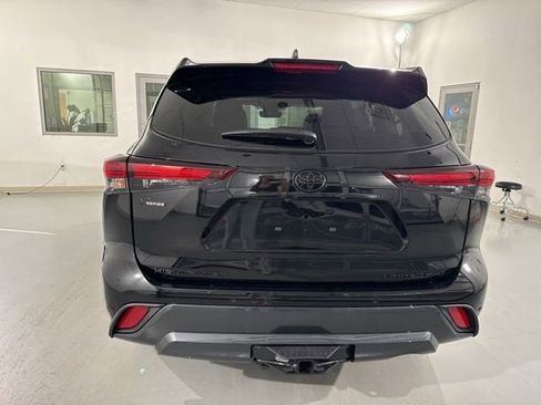 New 2026 Toyota Highlander Limited image 8