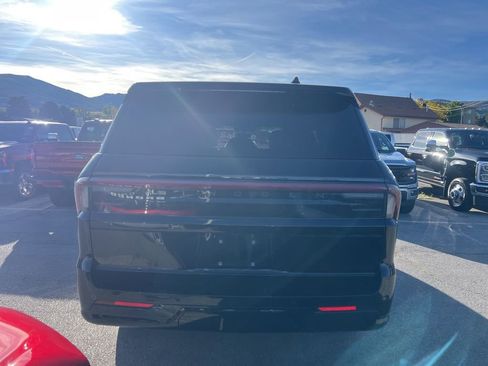 Used 2025 Lincoln Navigator Reserve image 9