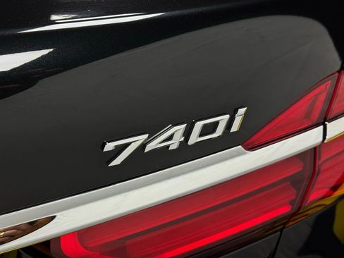 Used 2016 BMW 740i image 11
