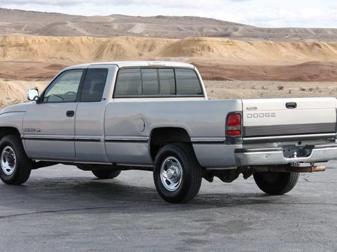 Used 1997 Dodge Ram 2500 Truck 2WD Club Cab image 6