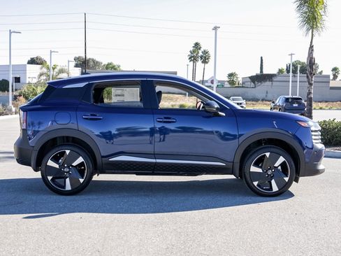 New 2026 Nissan Kicks SR image 3