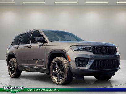 Used 2023 Jeep Grand Cherokee Altitude