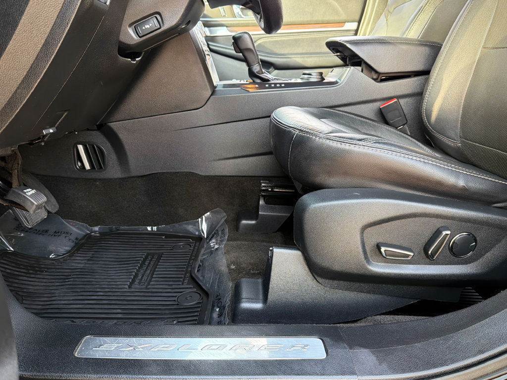 Used 2017 Ford Explorer Limited AWD/4WD image 26