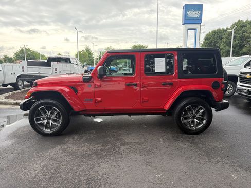 Used 2024 Jeep Wrangler Unlimited AWD/4WD image 7