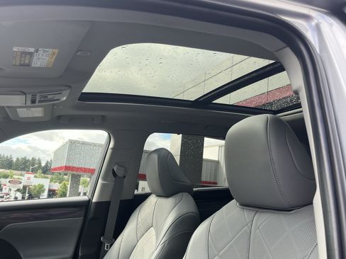 Certified 2024 Toyota Highlander Platinum AWD/4WD image 20