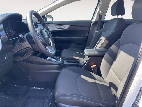 Used 2023 Kia Forte LXS image 9