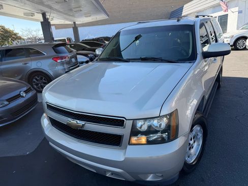 Used 2007 Chevrolet Suburban LT w/ LT Preferred Equipment Group AWD/4WD image 4