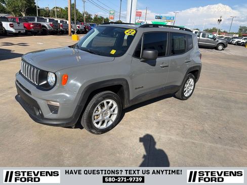 Used 2022 Jeep Renegade Latitude w/ Convenience Group AWD/4WD image 9